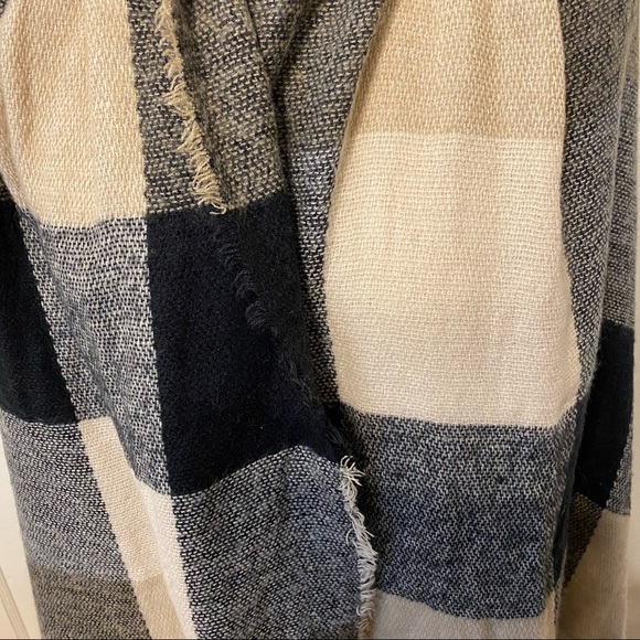 Large Neutral Colored Checked Plaid Blanket Scarf Shawl or Wrap - Picture 8 of 9